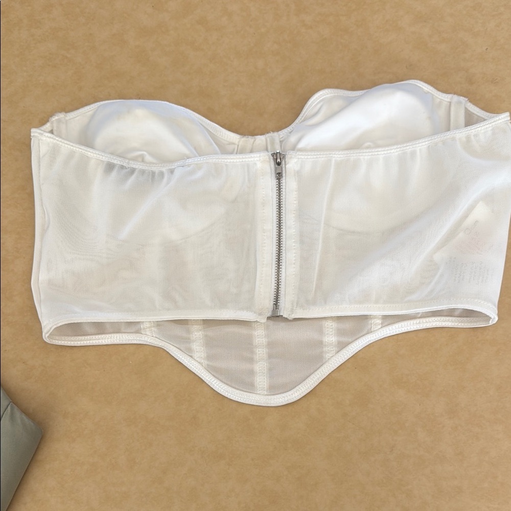 Boohoo White Structured Bandeau Top - Picture 3 of 3